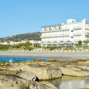 4* Hotel Caponettuno Frontemare